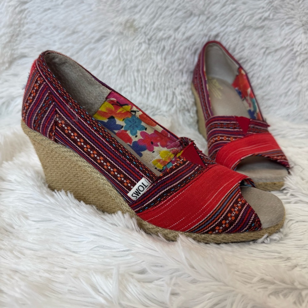 TOMS Women’s Red Multicolor Canvas Espadrille Wedge Sandals Size 8